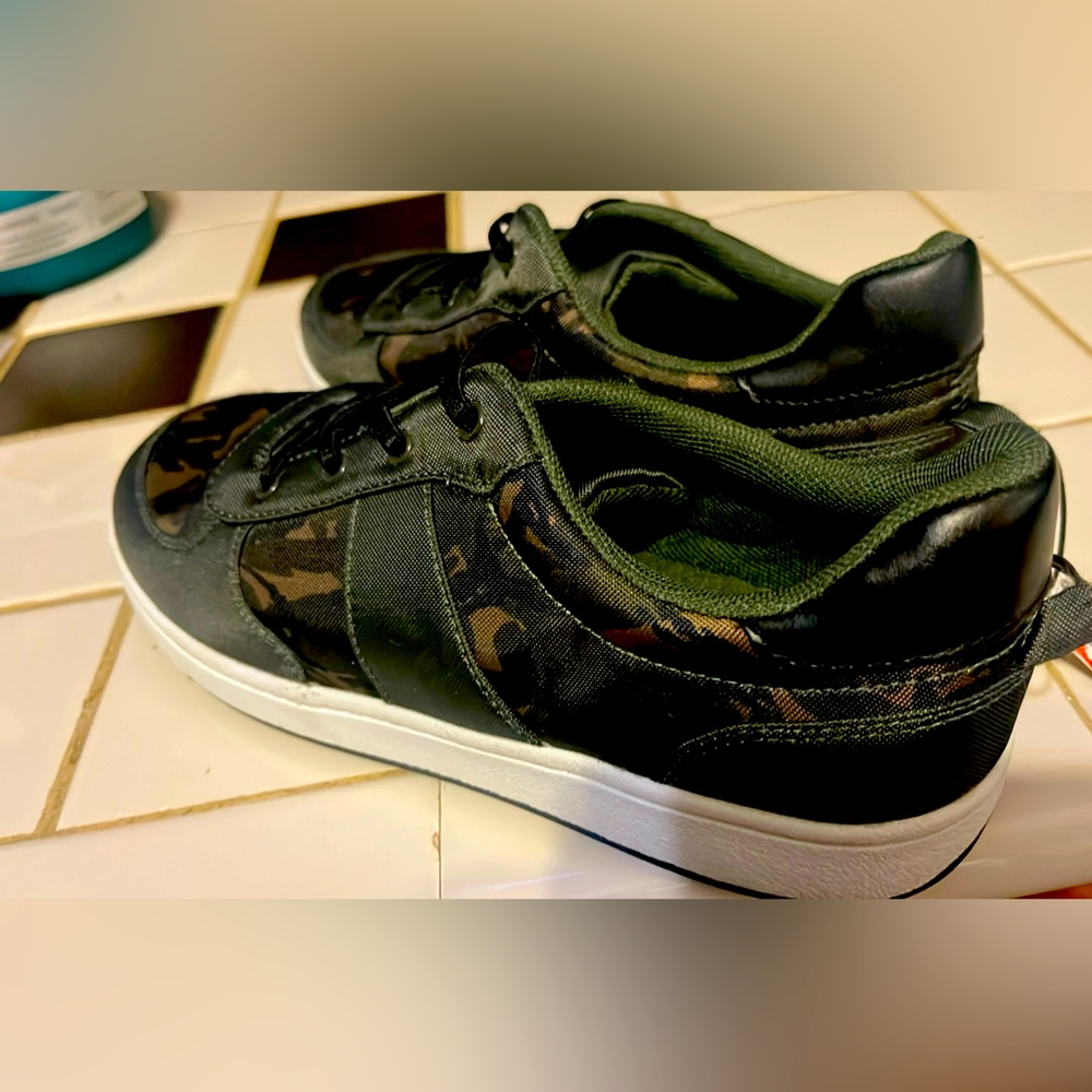 Camouflage army sneakers for children